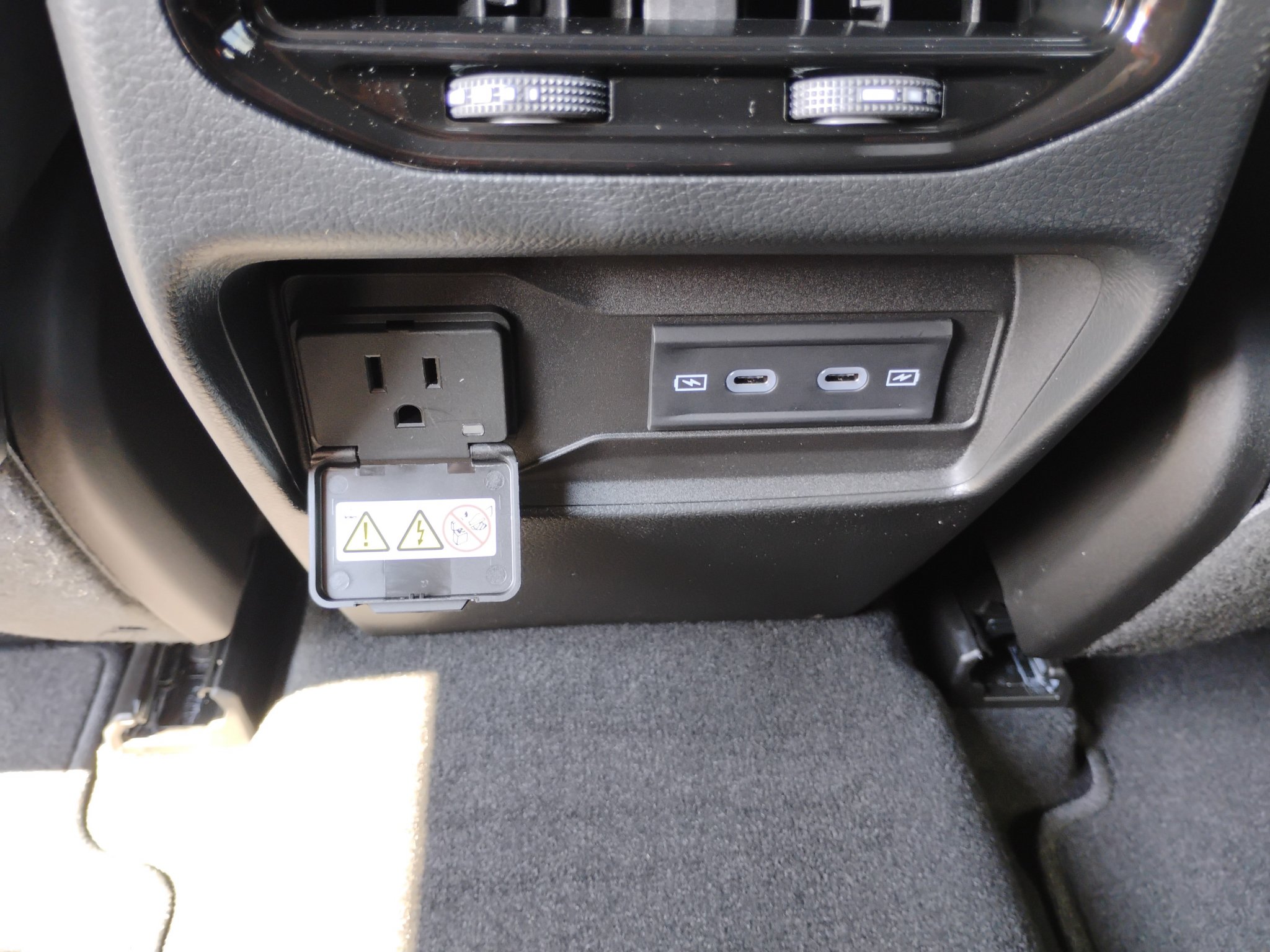 New 2027 Jeep Grand Cherokee Altitude AWD/4WD image 18