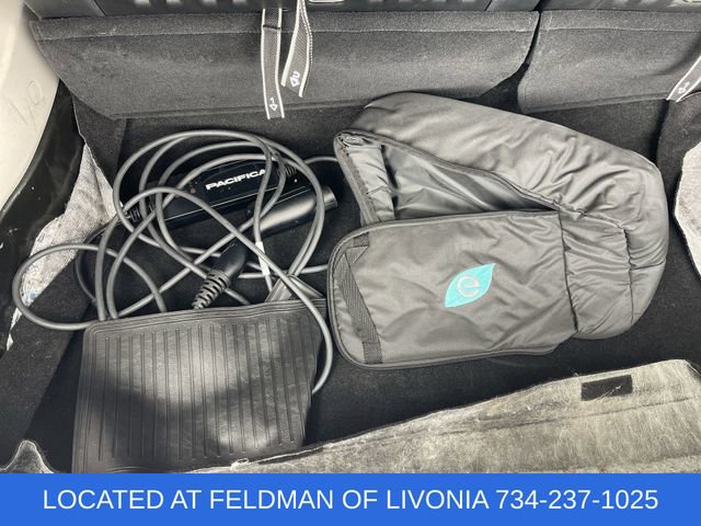 Used 2023 Chrysler Pacifica Limited image 35