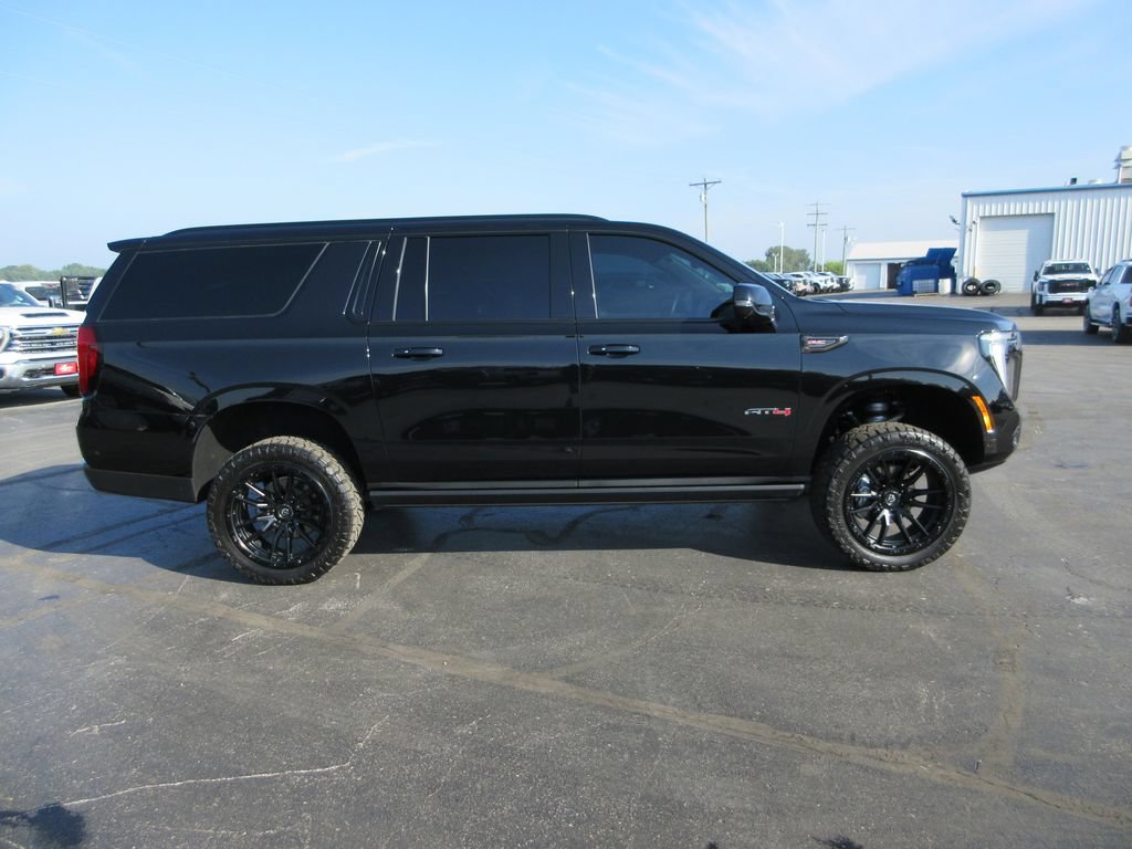 Used 2025 GMC Yukon XL AT4 Ultimate AWD/4WD image 4