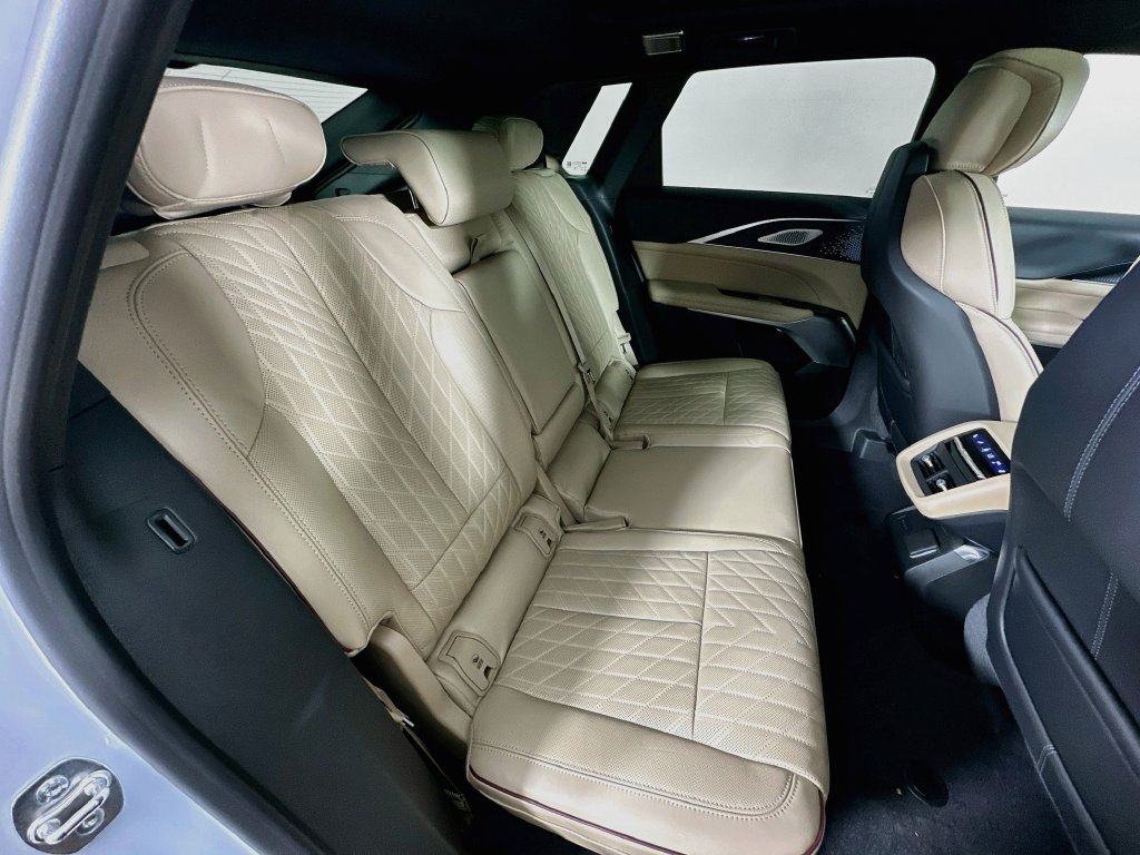 New 2026 Cadillac Lyriq Signature Luxury w/ Nappa Leather Package AWD/4WD image 35