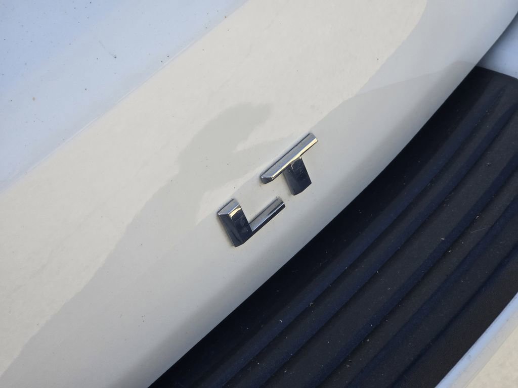 Used 2023 Chevrolet Suburban LT image 8