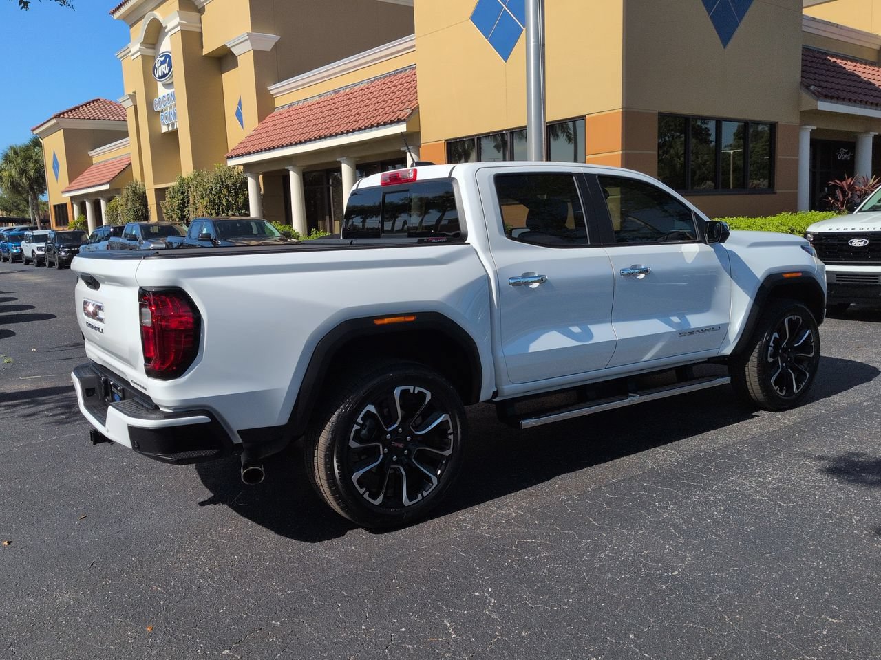 Used 2023 GMC Canyon Denali AWD/4WD image 4