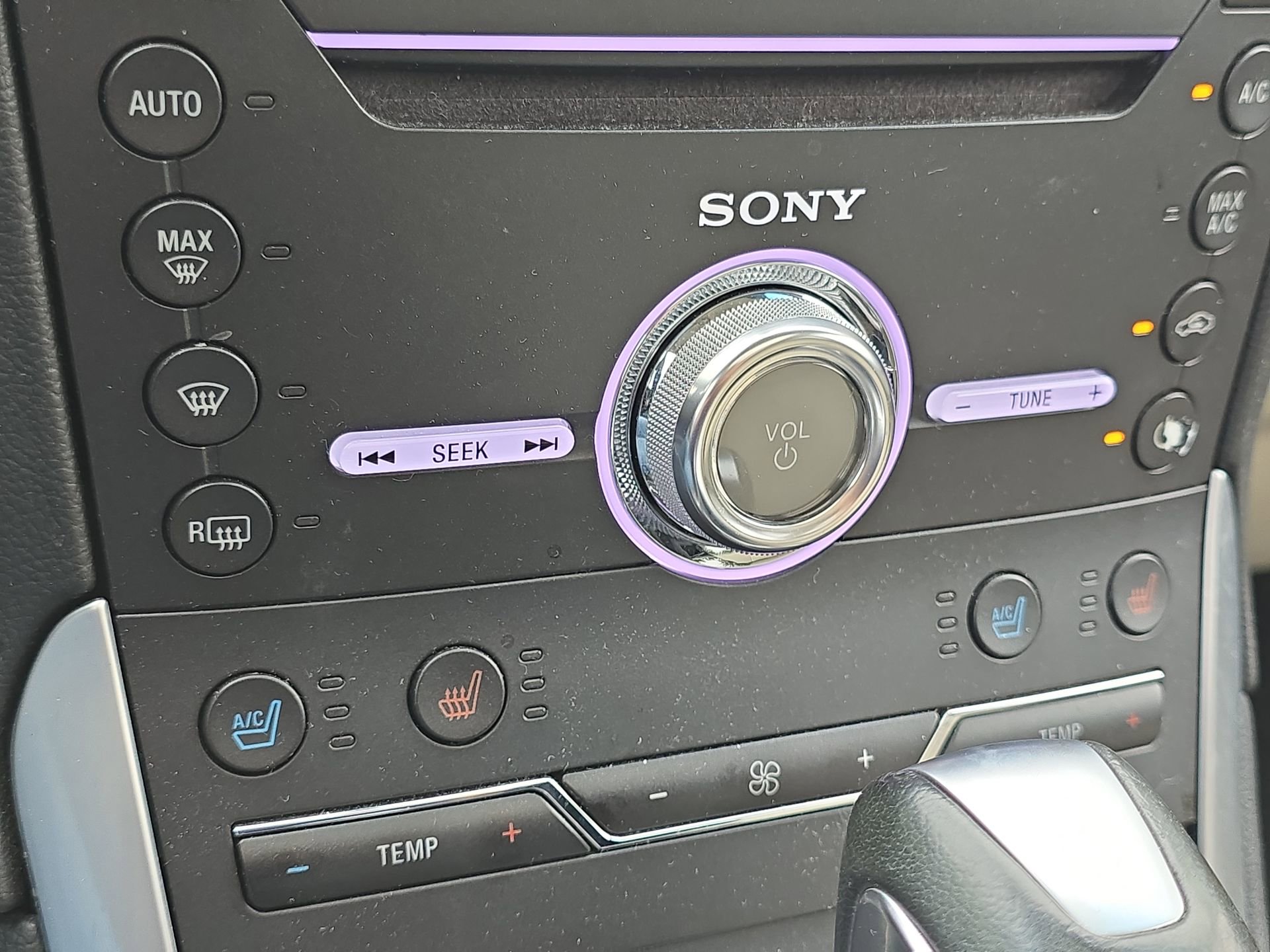 Used 2018 Ford Edge Titanium w/ Equipment Group 301A FWD image 18