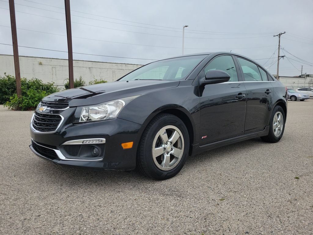 Used 2016 Chevrolet Cruze LT w/ Sun And Sound Package FWD image 2