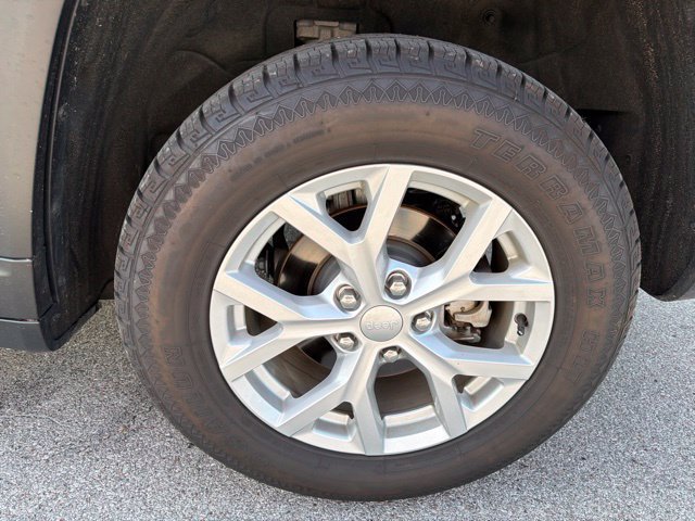 Used 2023 Jeep Grand Cherokee Limited AWD/4WD image 11