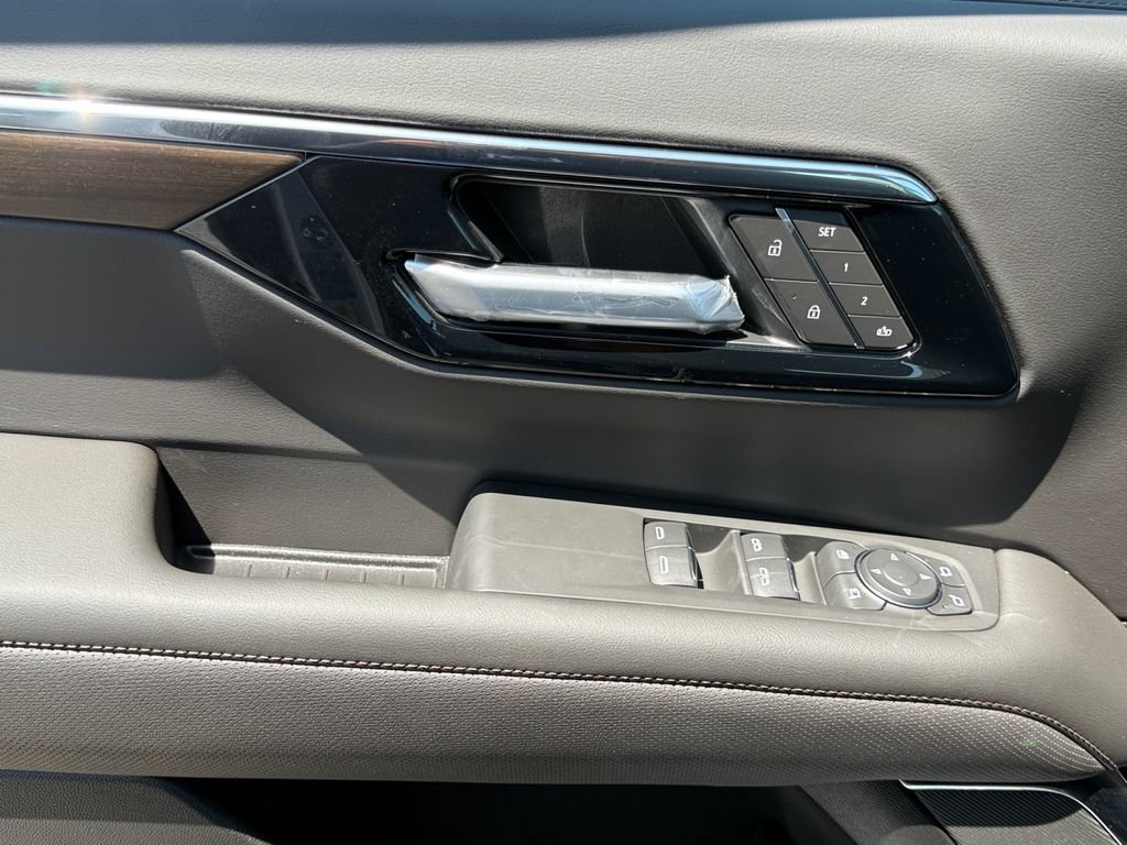 New 2026 Chevrolet Tahoe High Country AWD/4WD image 11
