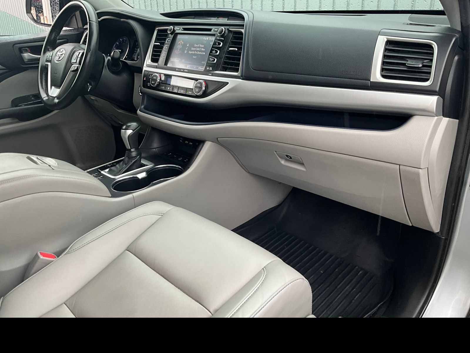 Used 2019 Toyota Highlander XLE AWD/4WD image 10