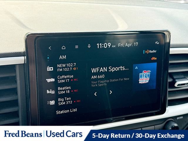 Used 2023 Hyundai Venue Limited image 17