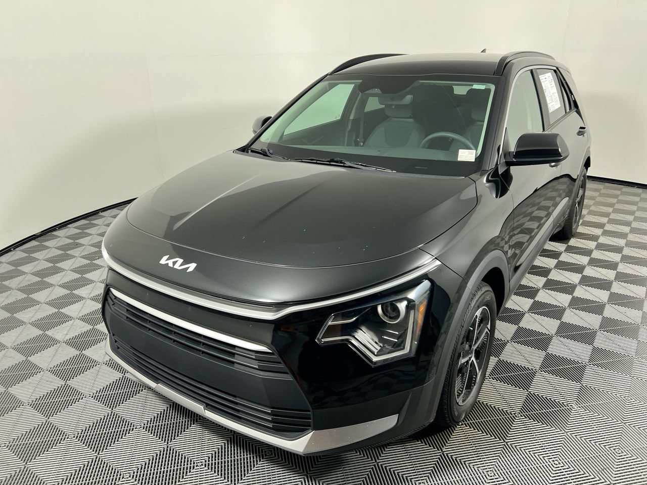 Certified 2023 Kia Niro LX FWD image 7