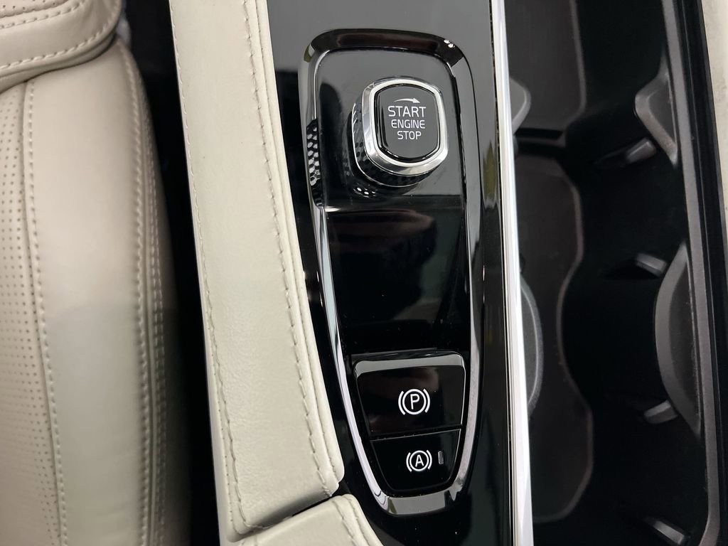 Used 2023 Volvo XC90 B6 Ultimate image 18