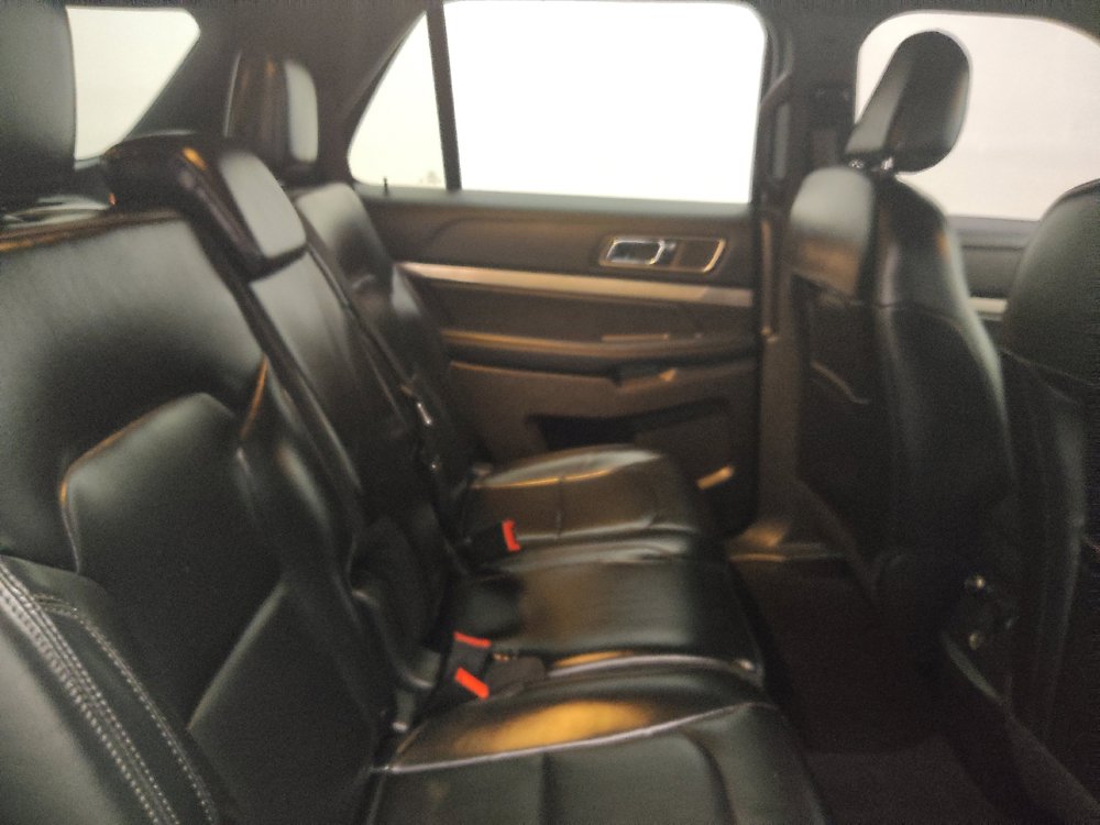 Used 2019 Ford Explorer XLT w/ Equipment Group 202A AWD/4WD image 19
