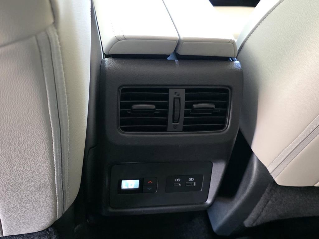 Used 2023 Nissan Rogue SL w/ SL Premium Package FWD image 12
