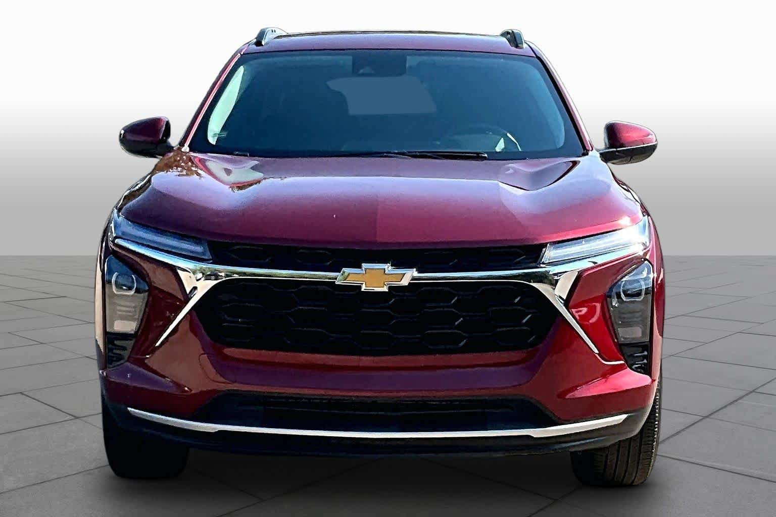 Used 2025 Chevrolet Trax LT w/ LT Convenience Package FWD image 4