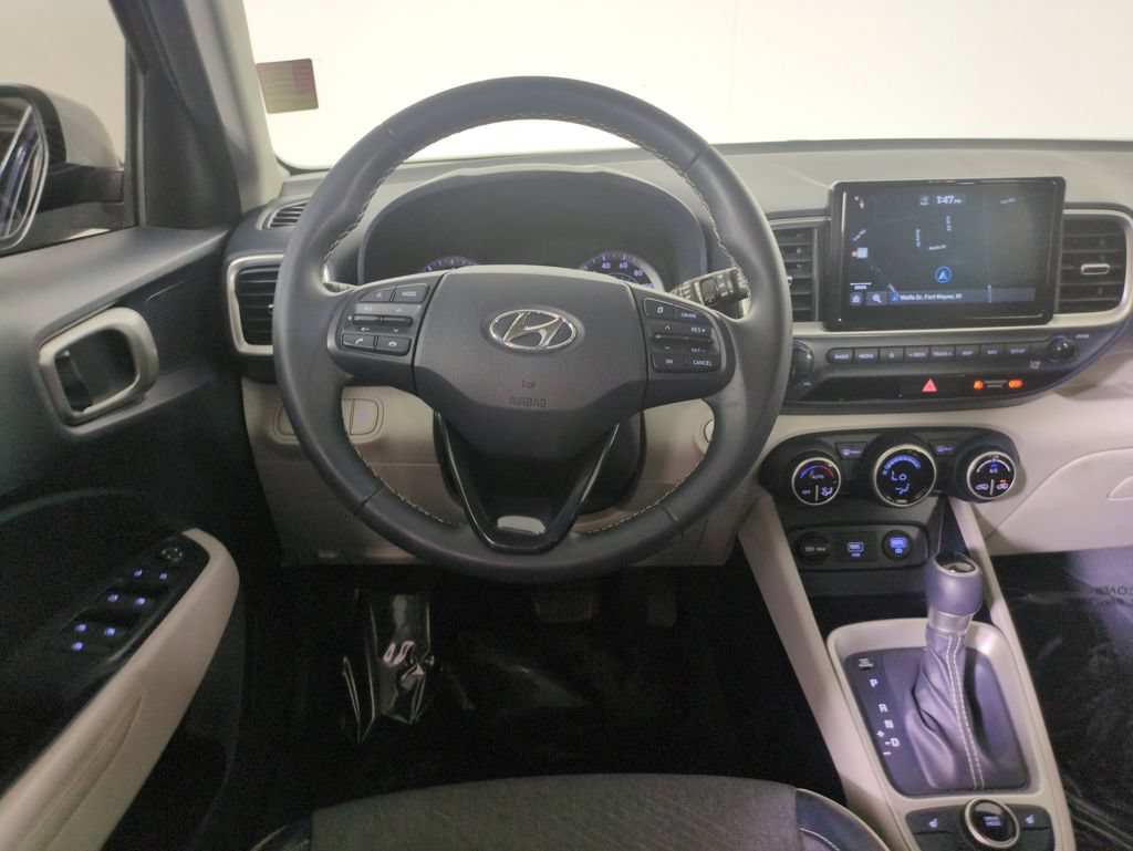 Used 2021 Hyundai Venue FWD image 16
