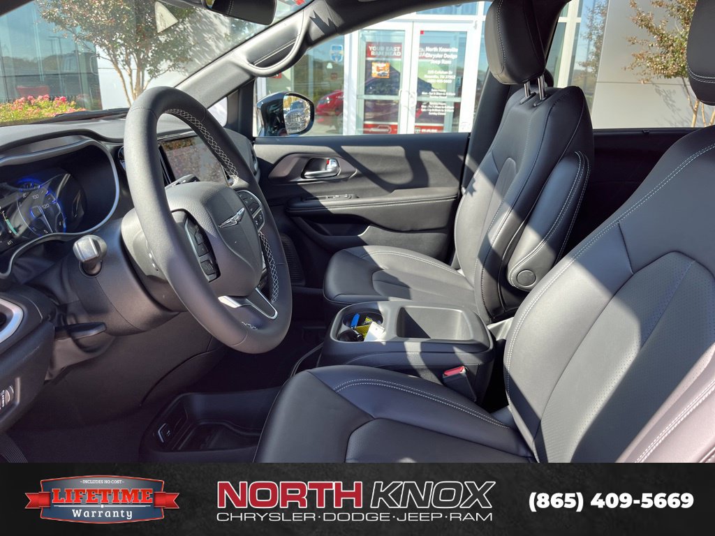 New 2026 Chrysler Voyager LX FWD image 3