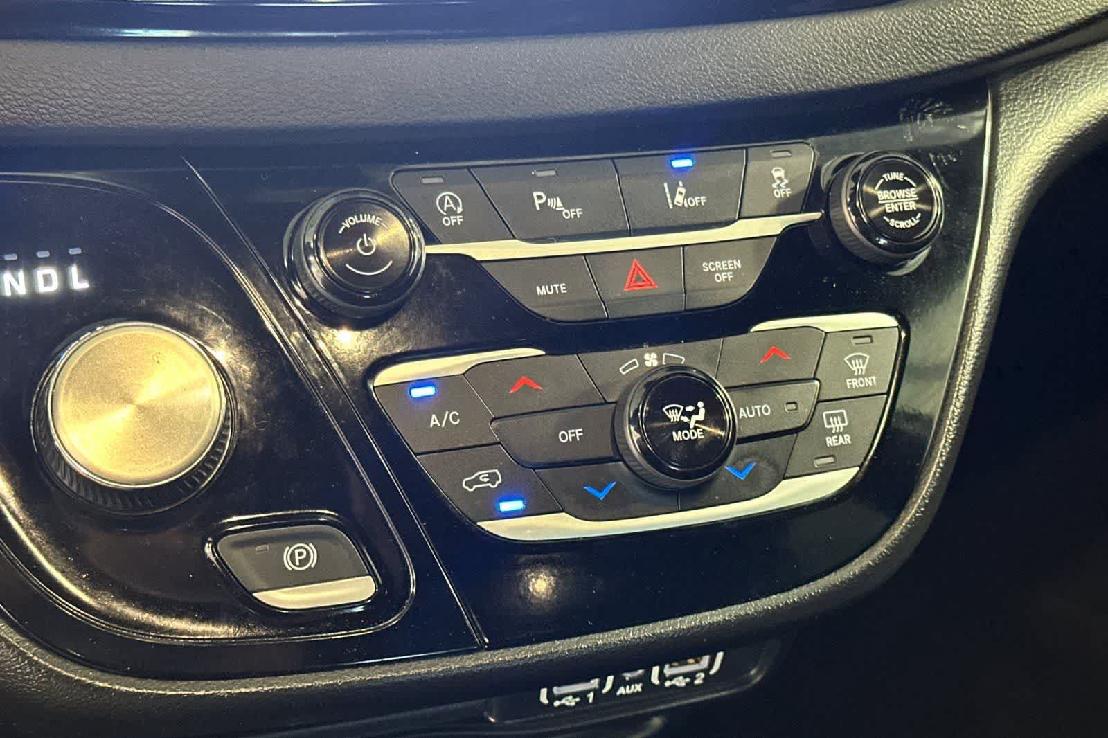 Used 2025 Chrysler Pacifica Select FWD image 23