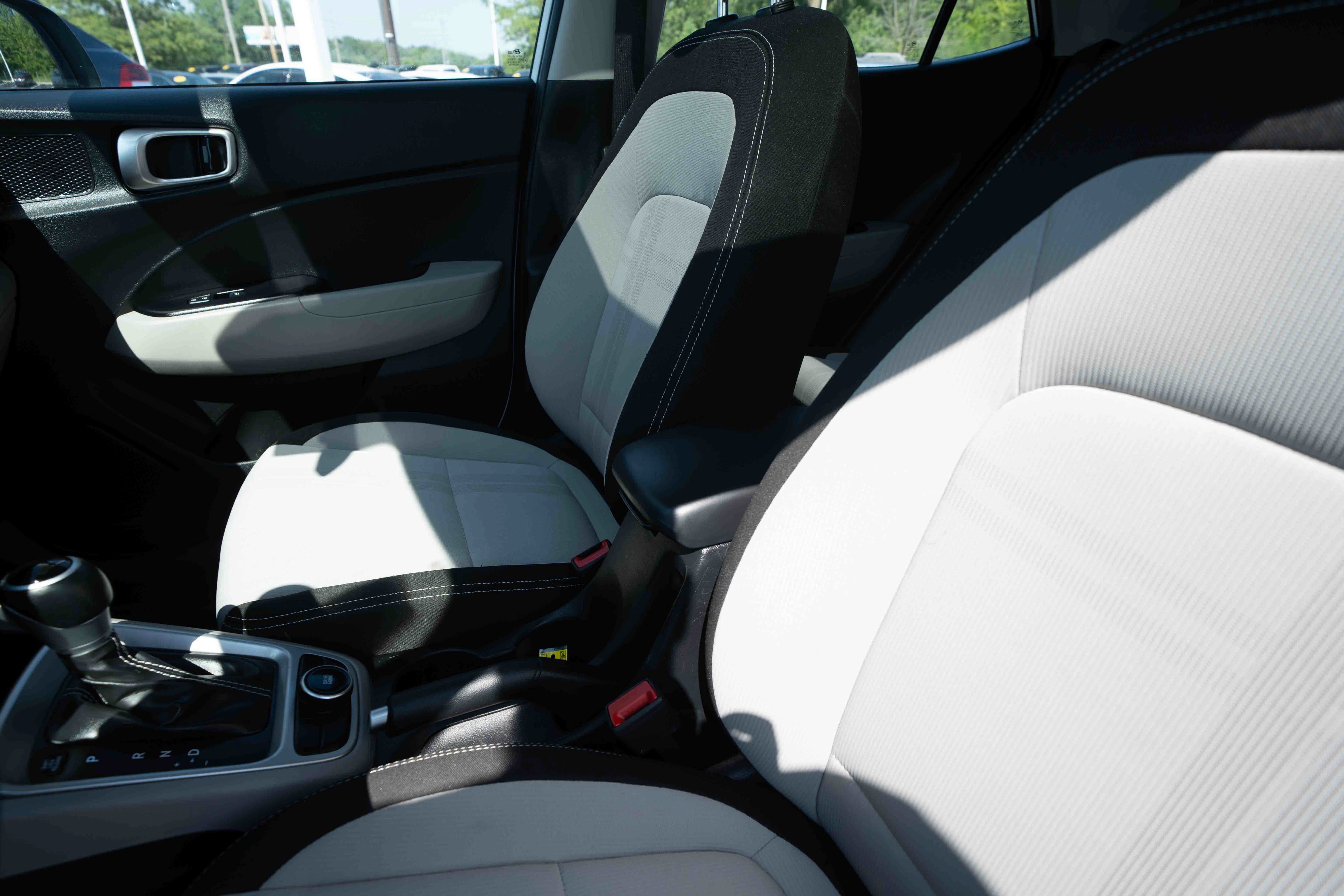 Used 2025 Hyundai Venue SEL FWD image 10