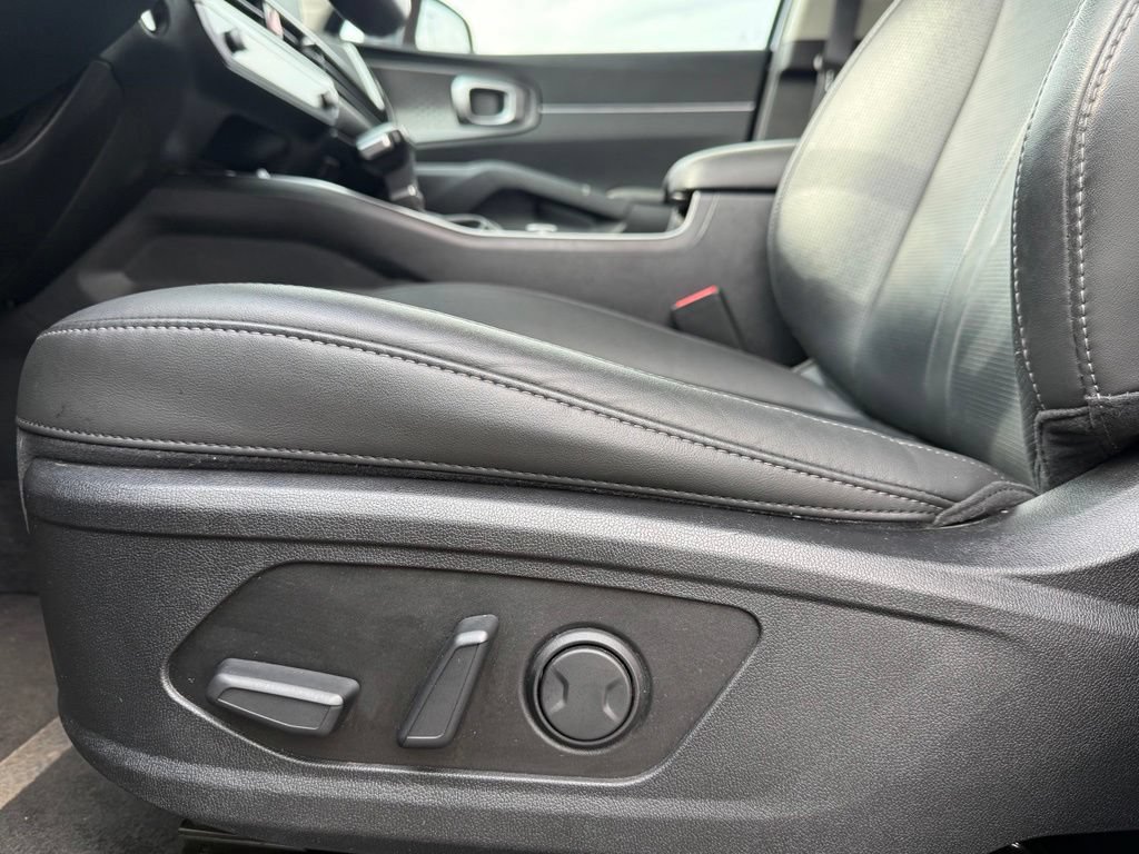 Used 2025 Kia Sorento S FWD image 9