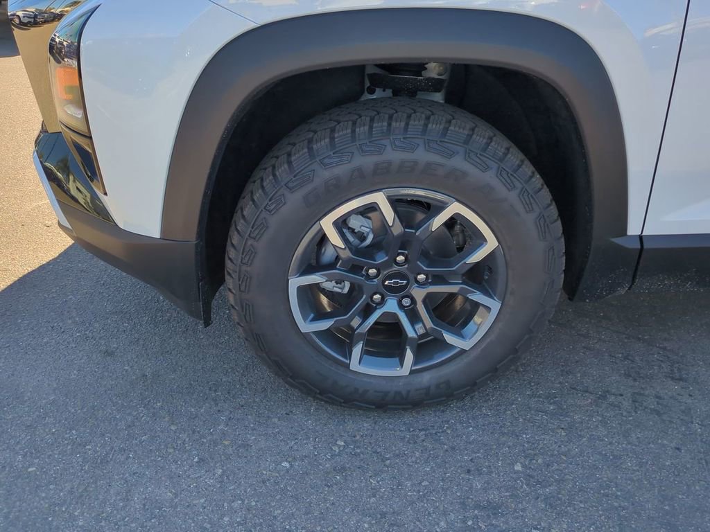 Used 2026 Chevrolet Equinox ACTIV w/ Safety and Technology Package image 32