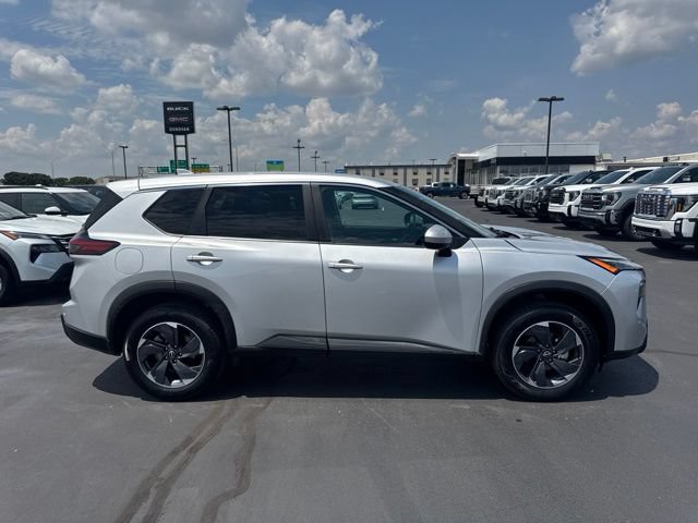 Used 2024 Nissan Rogue SV FWD image 2
