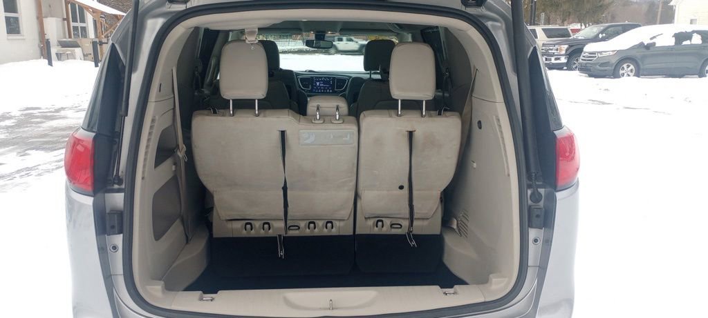 Used 2018 Chrysler Pacifica Touring-L Plus w/ Tire & Wheel Group image 18