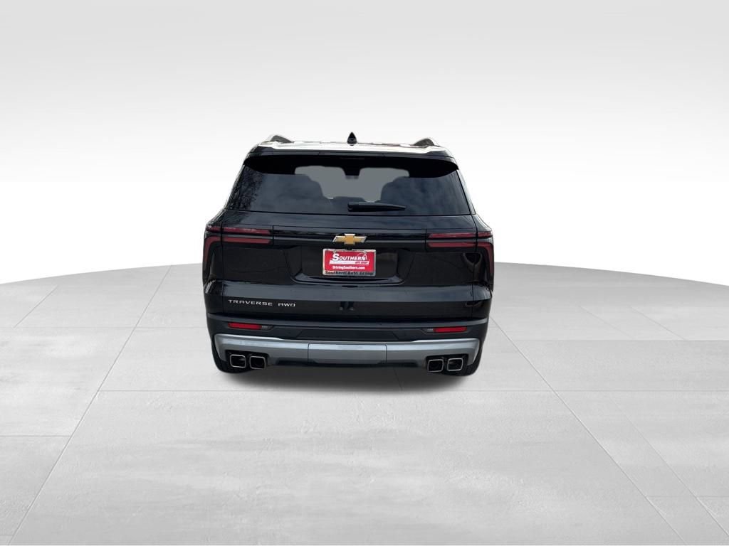 Used 2025 Chevrolet Traverse LT image 5
