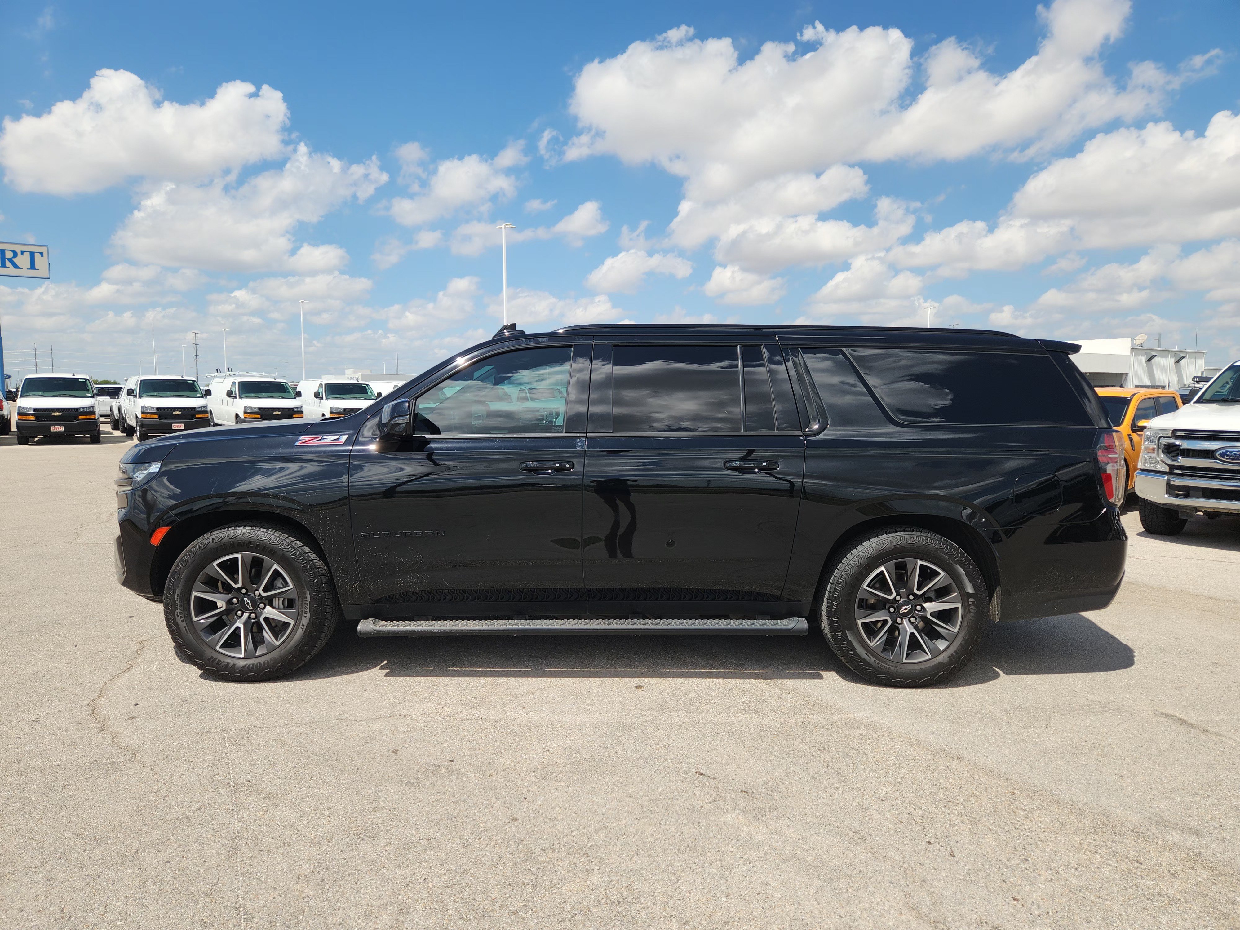 Used 2021 Chevrolet Suburban Z71 w/ Z71 Off-Road Package AWD/4WD image 4