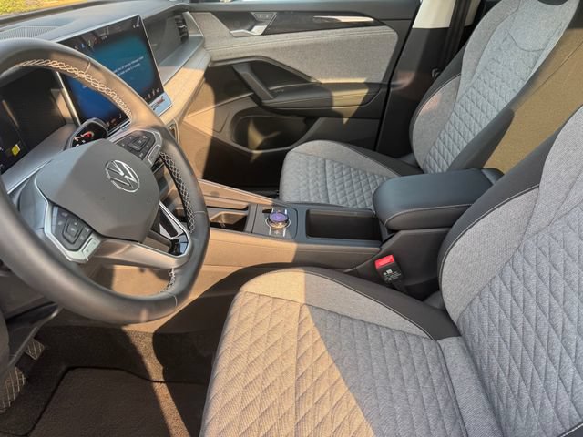Certified 2025 Volkswagen Tiguan S FWD image 9