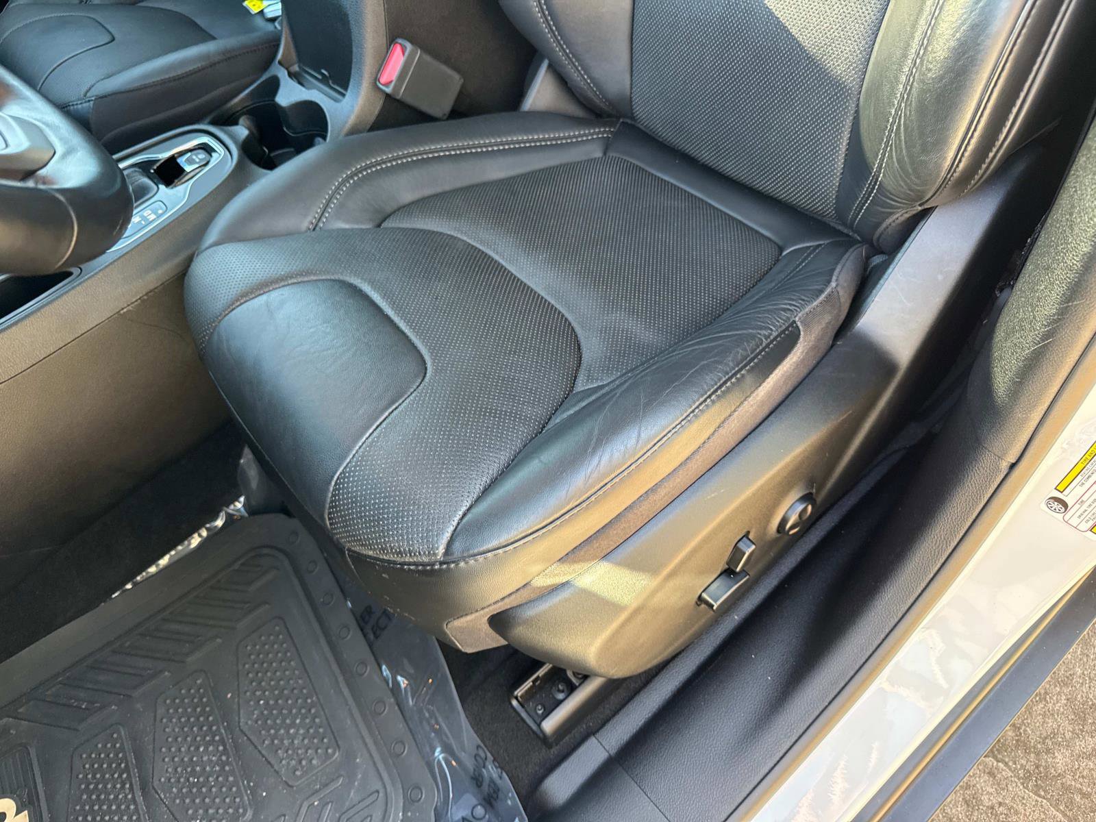 Certified 2021 Jeep Cherokee Limited w/ Elite Package image 19