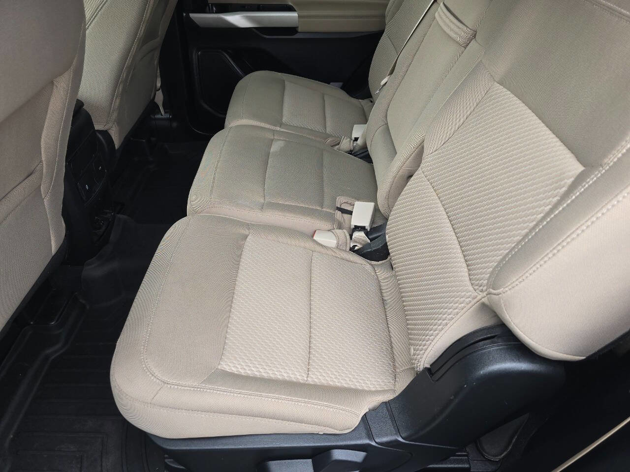 Used 2022 Ford Explorer XLT image 20