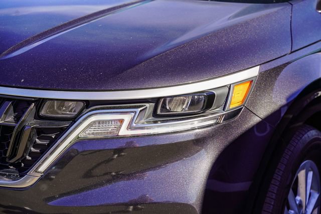 Certified 2024 Kia Carnival LX image 7