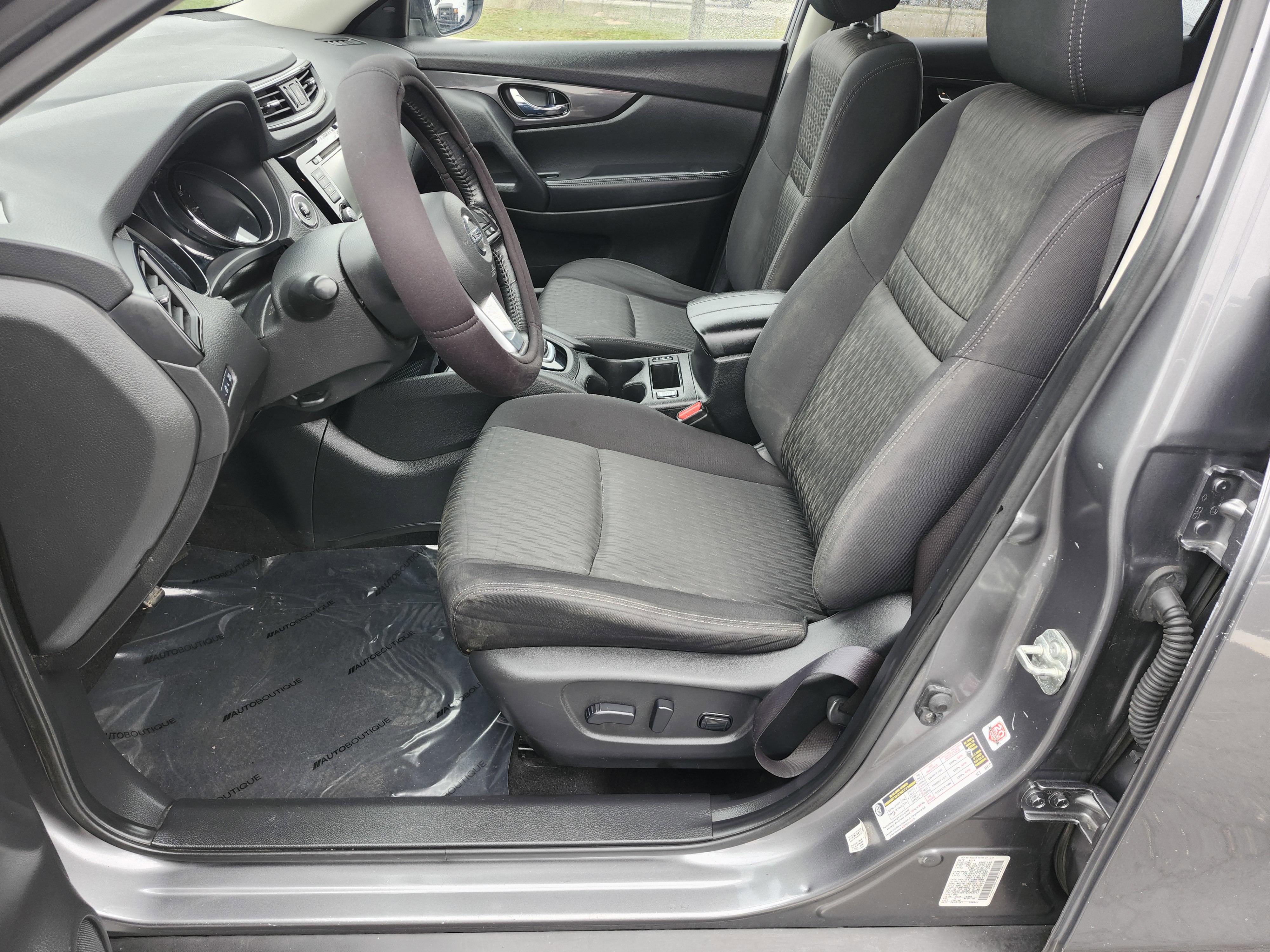 Used 2020 Nissan Rogue SV image 25