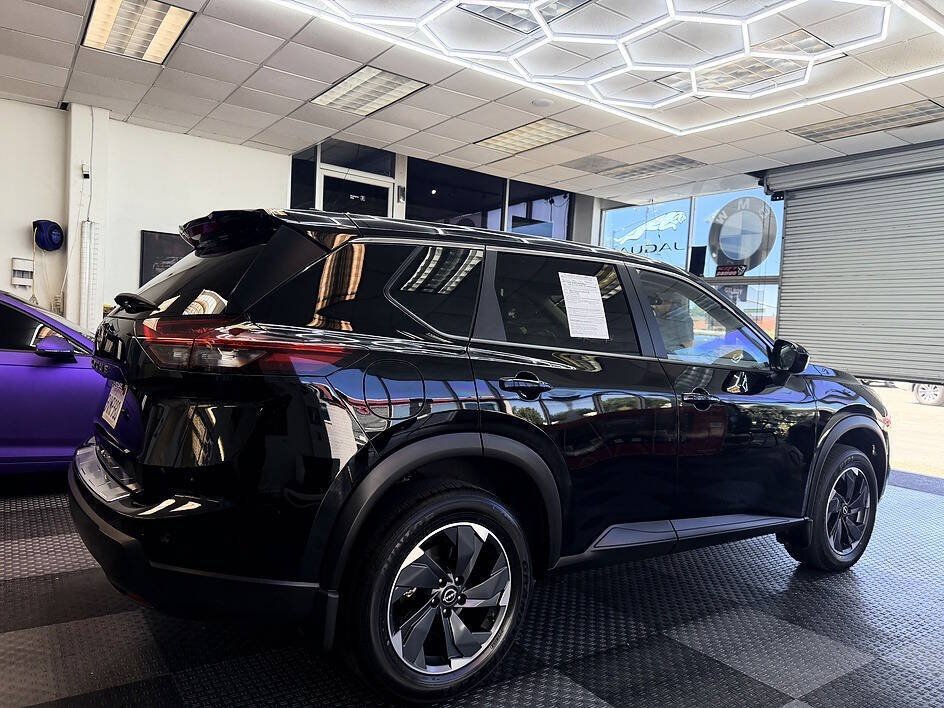 Used 2025 Nissan Rogue SV FWD image 18