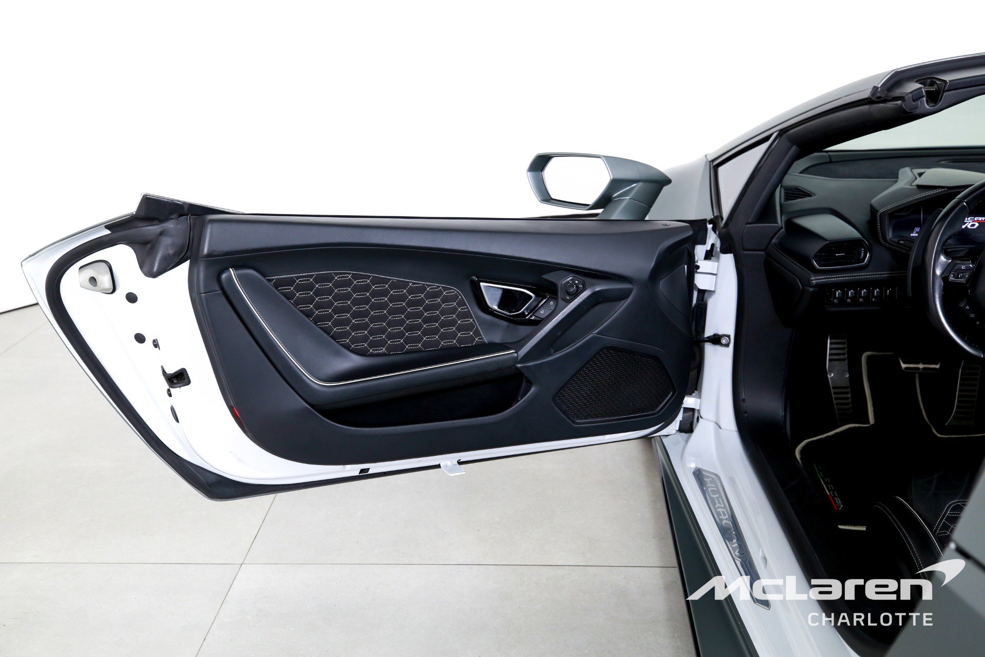 Used 2021 Lamborghini Huracan EVO image 11