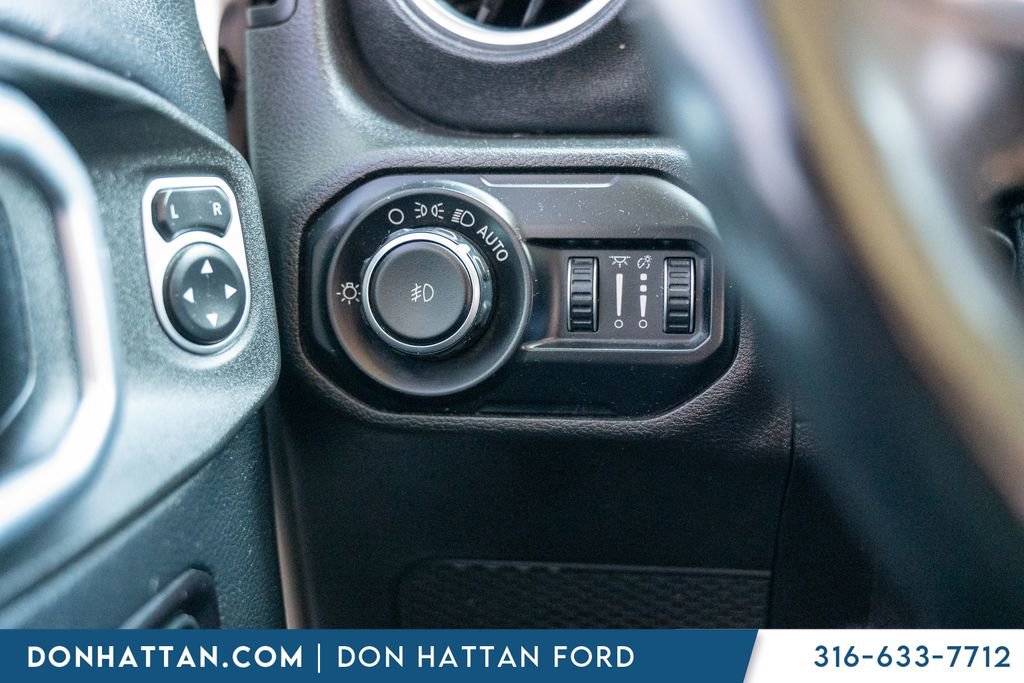 Used 2019 Jeep Wrangler Unlimited Sahara image 15