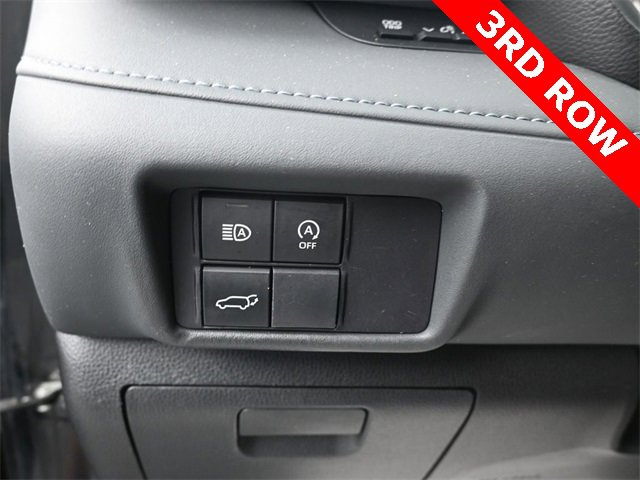 Used 2023 Toyota Highlander L image 16