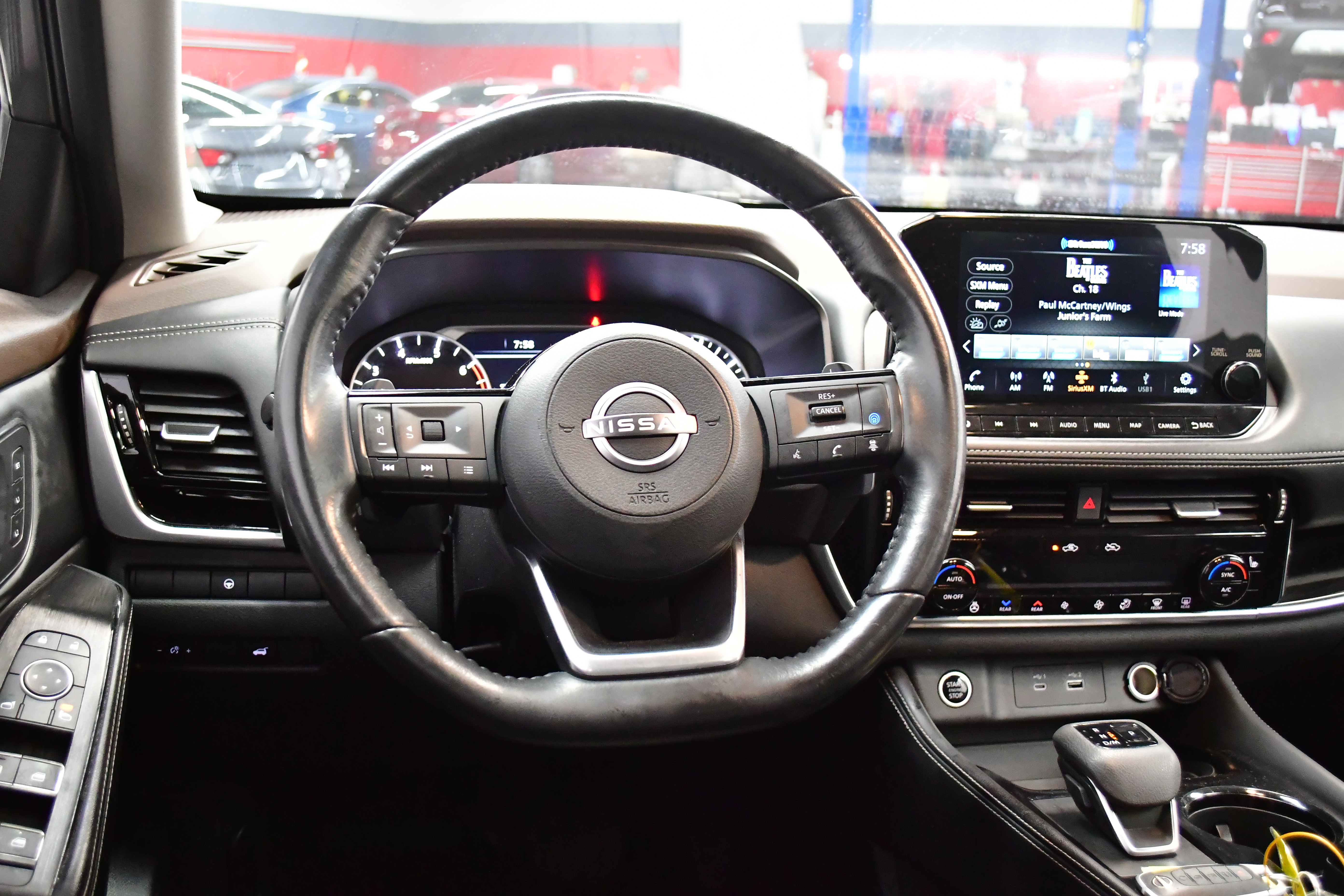 Used 2023 Nissan Rogue SL w/ SL Premium Package image 17