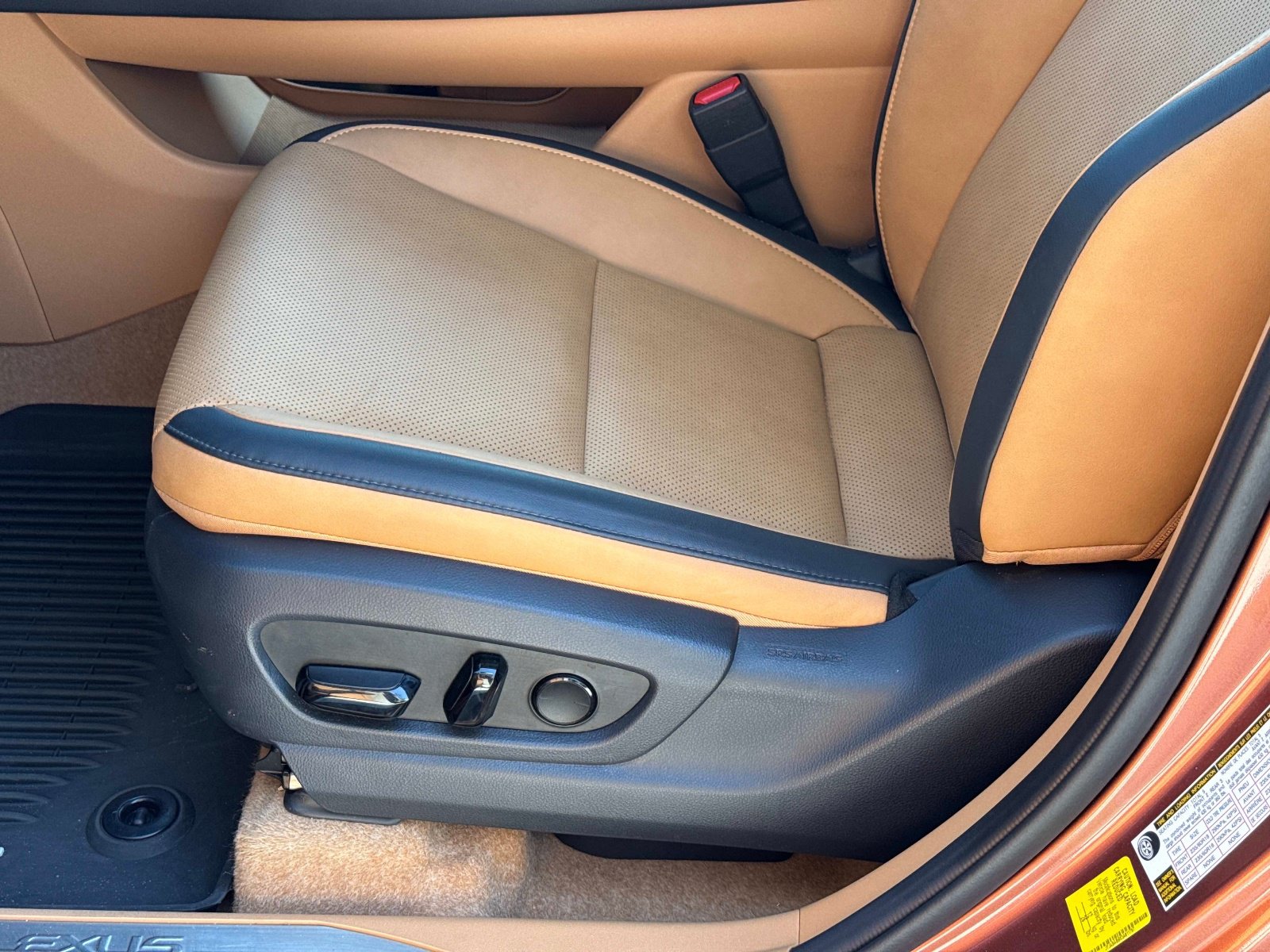 Used 2025 Lexus RZ 300e w/ Accessory Package (Z1) FWD image 21