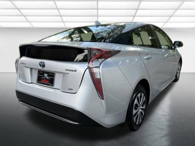 Used 2017 Toyota Prius Two FWD image 5