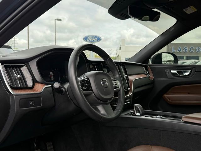 Used 2023 Volvo XC60 B5 Plus AWD/4WD image 16