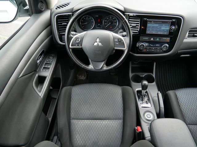 Used 2014 Mitsubishi Outlander SE AWD/4WD image 12