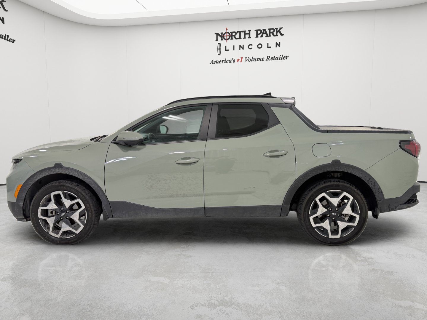 Used 2022 Hyundai Santa Cruz Limited w/ Launch Package AWD/4WD image 2