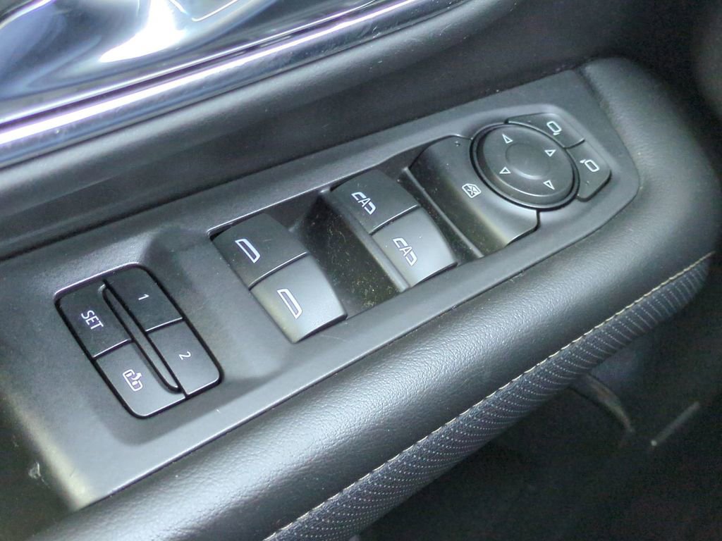 Used 2023 GMC Yukon SLT AWD/4WD image 29