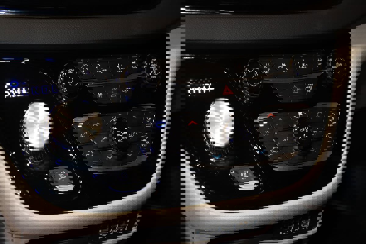 Used 2024 Chrysler Pacifica Touring-L image 40