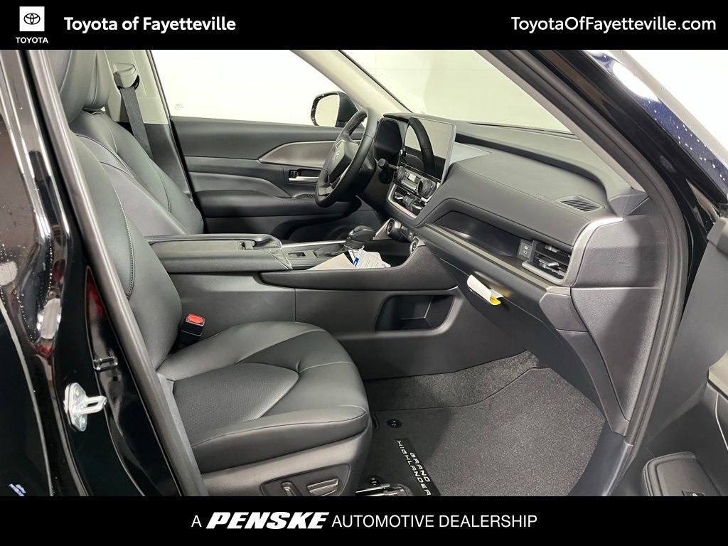 New 2026 Toyota Grand Highlander XLE image 8