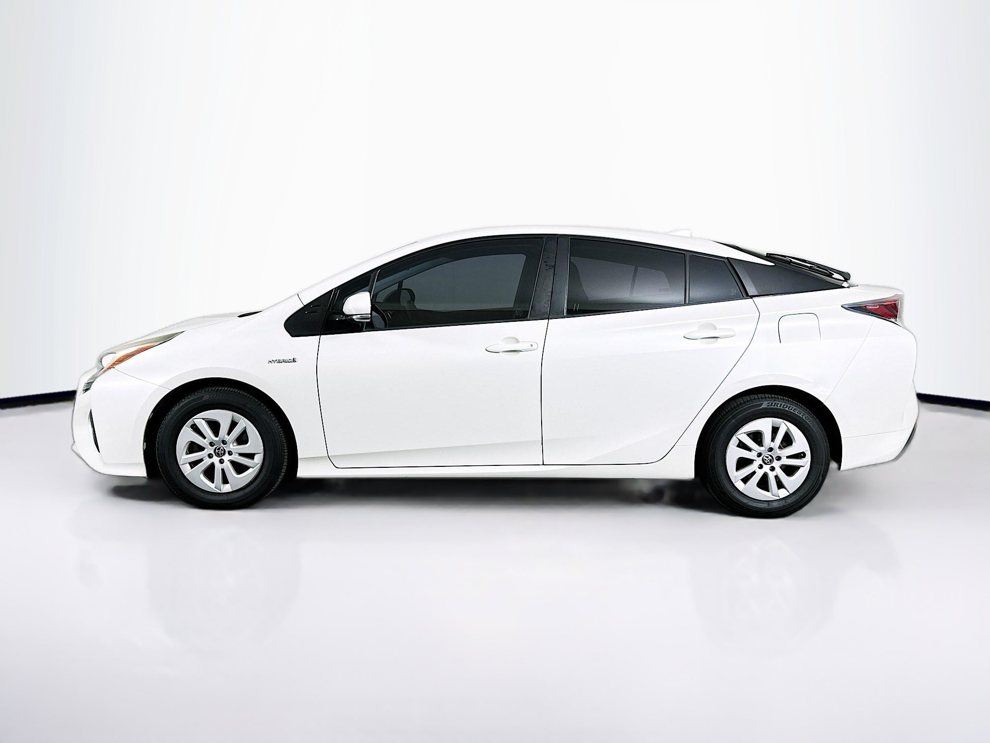 Used 2016 Toyota Prius Two FWD image 4