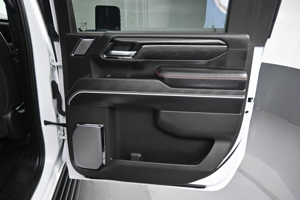 Used 2025 GMC Sierra 2500 AT4X AWD/4WD image 45