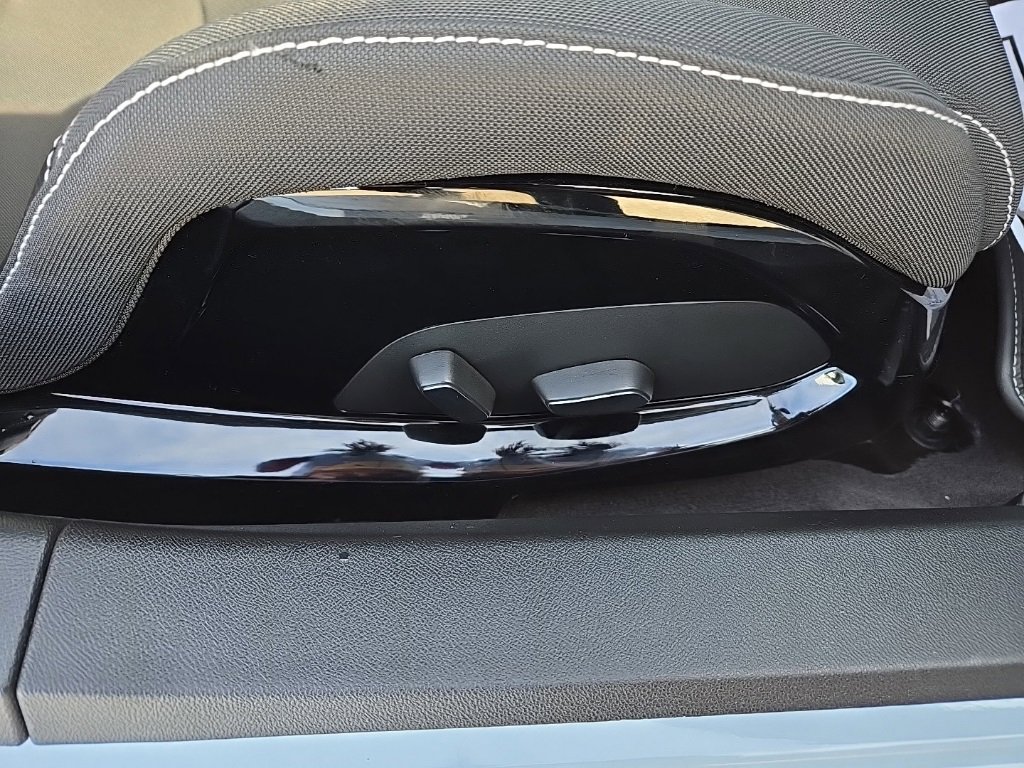 Used 2023 Chevrolet Corvette Stingray Coupe w/ Z51 Performance Package image 32