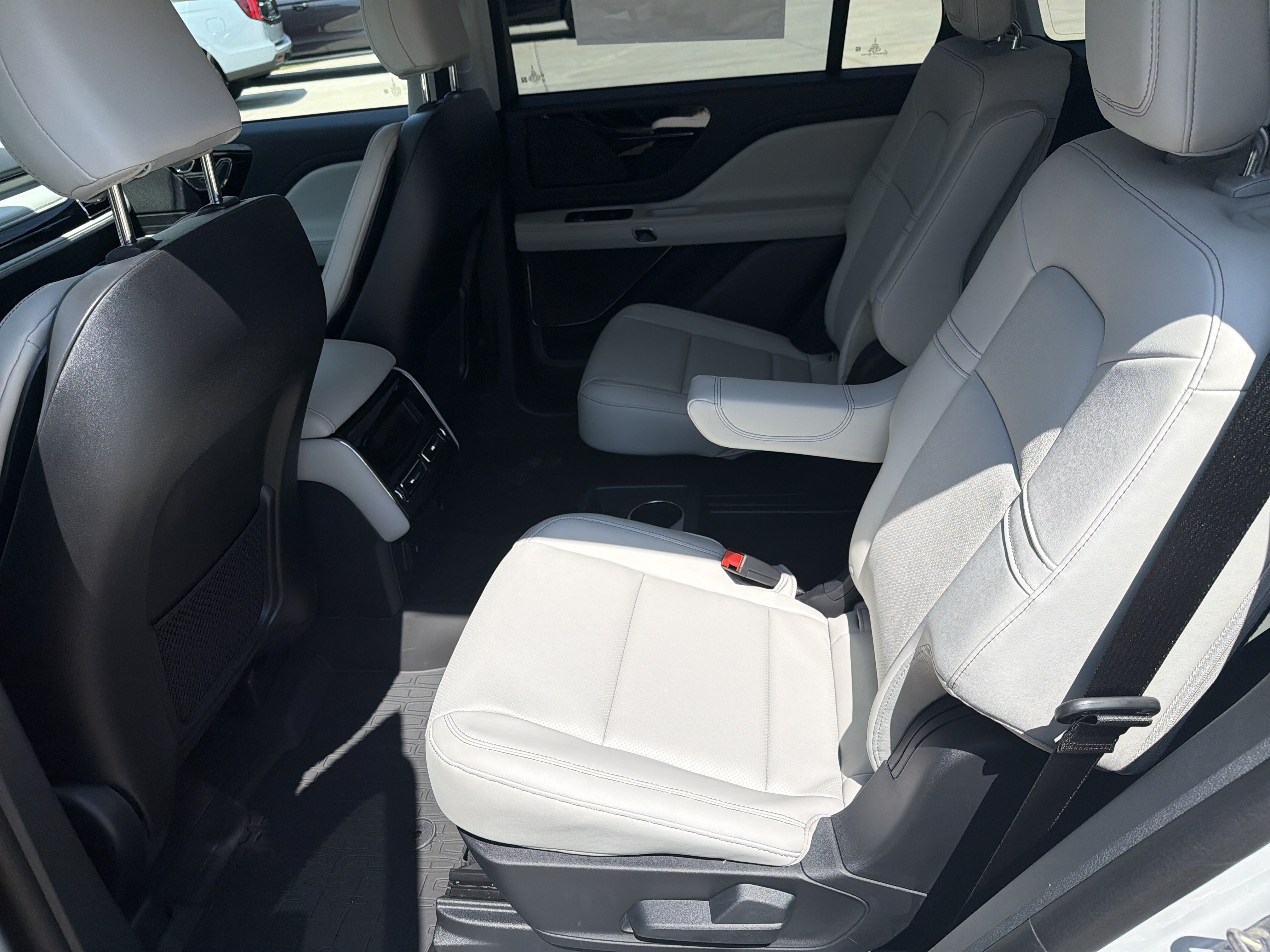 New 2027 Lincoln Aviator AWD image 12