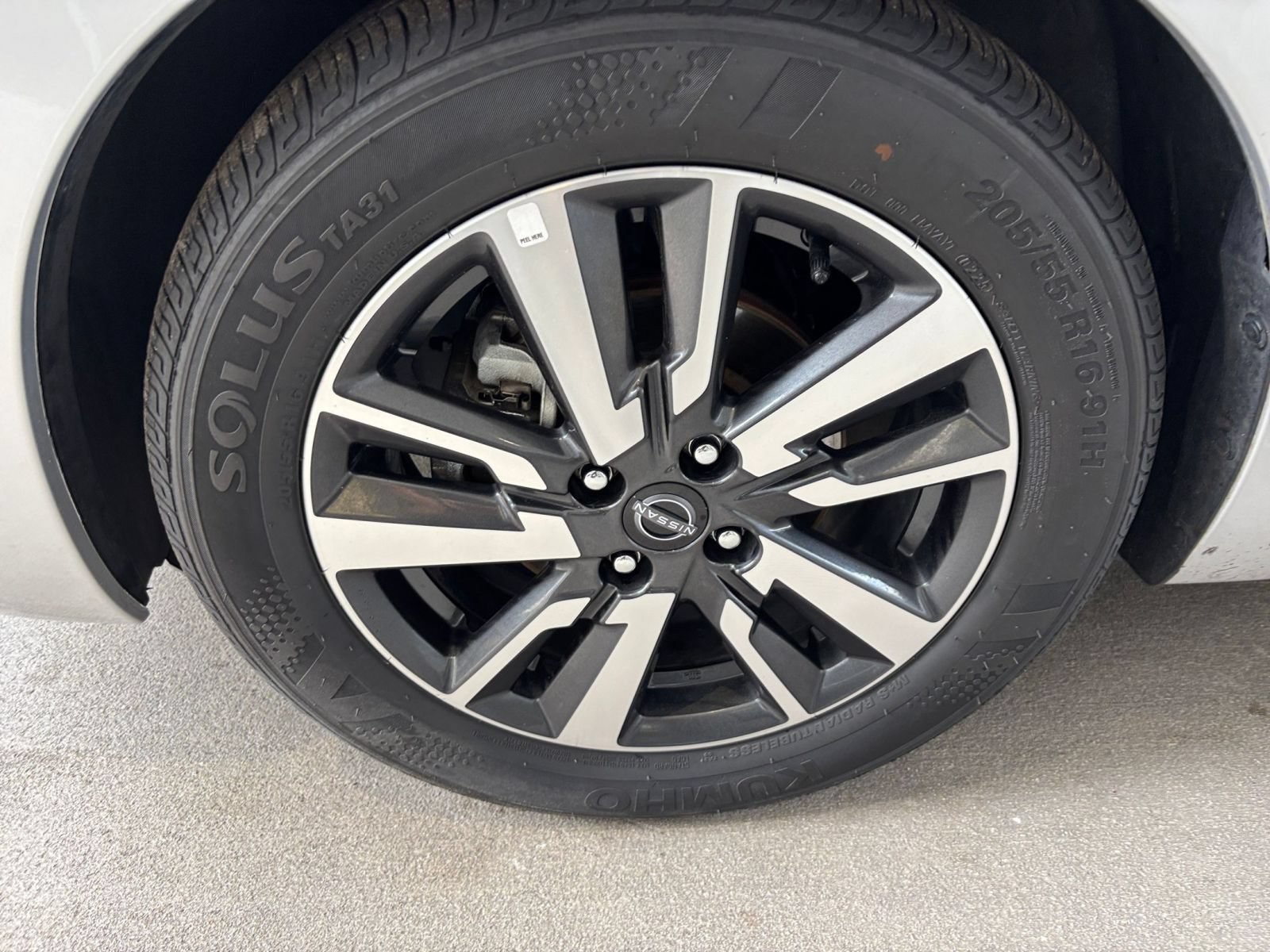 Used 2025 Nissan Versa SV FWD image 30